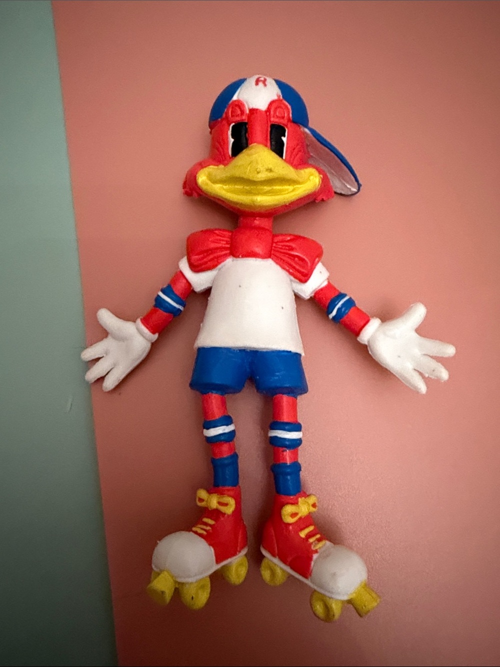 Red Robin restaurant Venable mascot bird figure toy with rollerskates